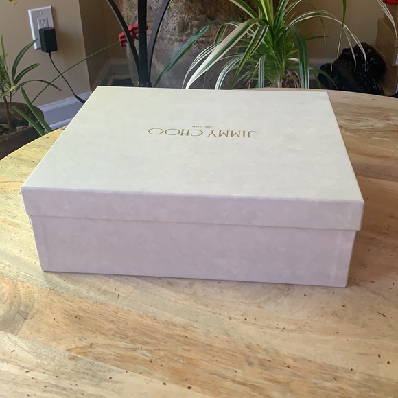 JIMMY CHOO Shoe Box w/Silk paper - Picture 3 of 8